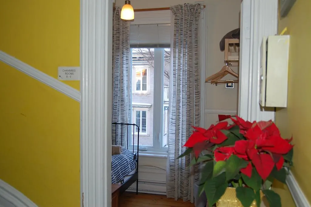 Le Simone Bed & Breakfast Bed & Breakfast Montreal