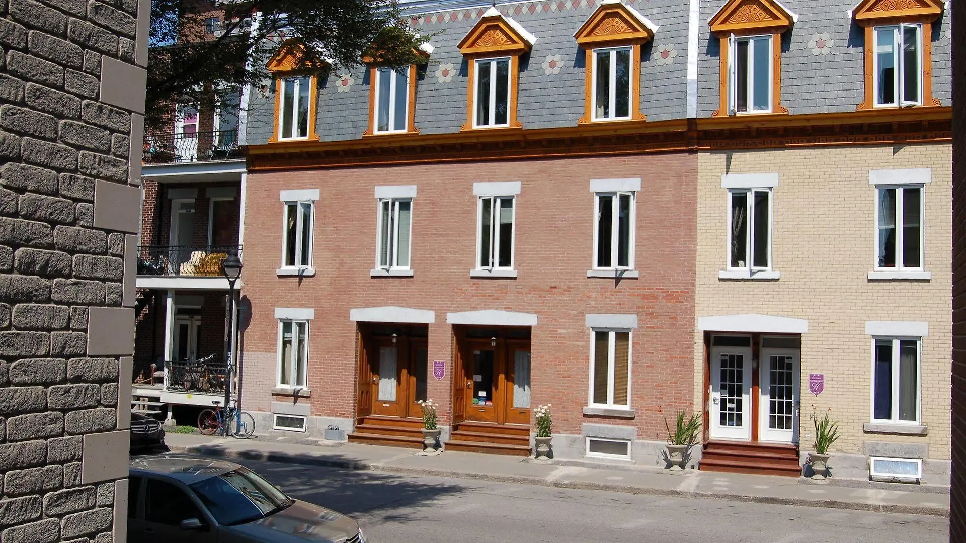 Le Simone Bed & Breakfast Bed & Breakfast Montreal